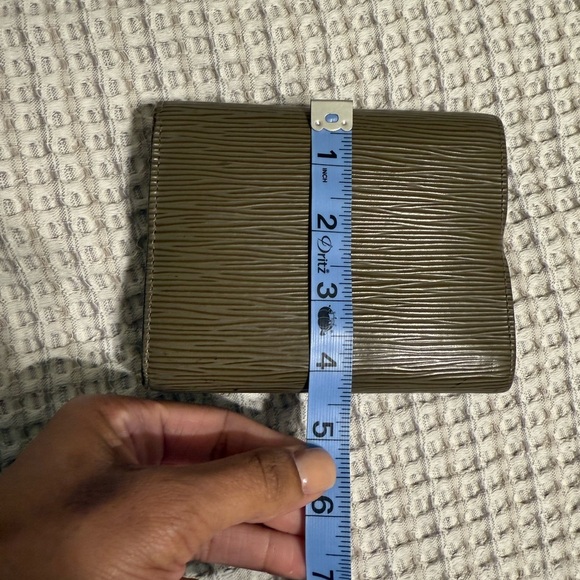 Louis Vuitton Epi Portefeuille Tri Fold - Picture 13 of 14